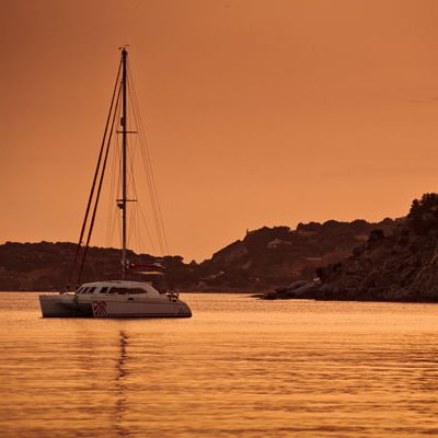 Catamaran & coucher de soleilCatamaran Alpes-Maritimes séjour sur mesure