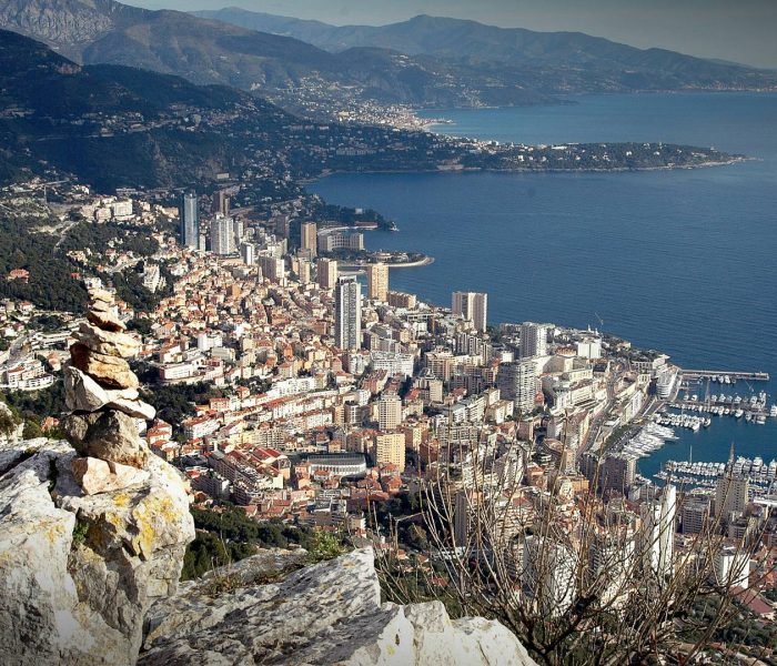 cairn-monaco-vue-escalade-site-hélicoptére cairn-monaco-vue-escalade-site-hélicoptére