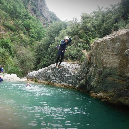 saut-droit-canyoning-barbaira-italie