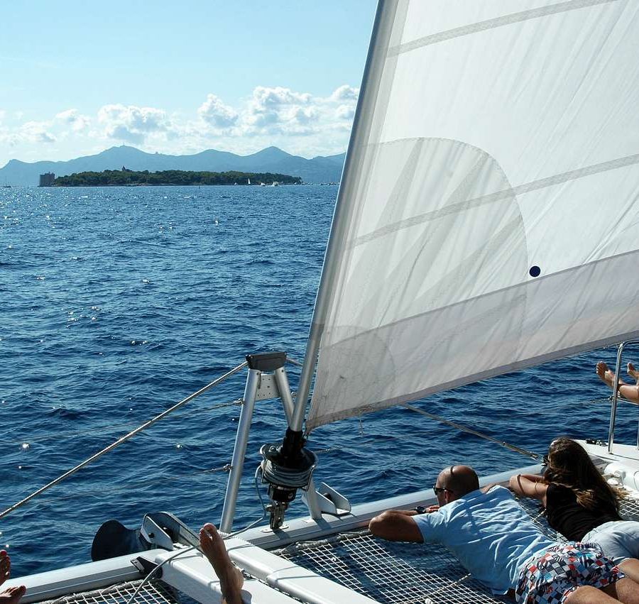 cap-ile-de-lerins-team-building excursion catamaran