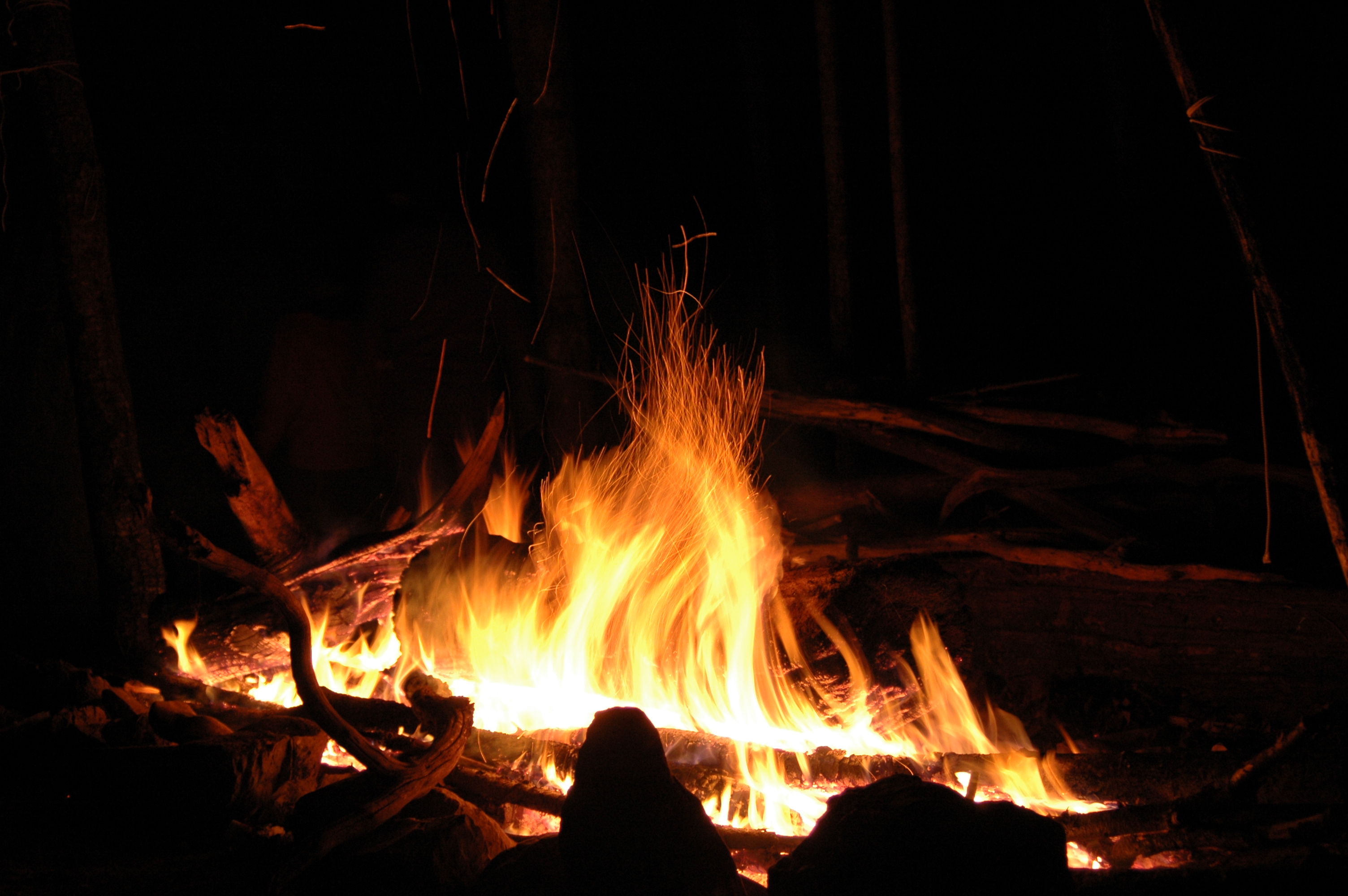 Faire du Feu la Nuit