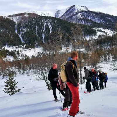 Raquettes à neiges en groupe - Découverte