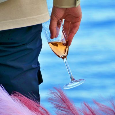 mariage flute champagne fiancé plage