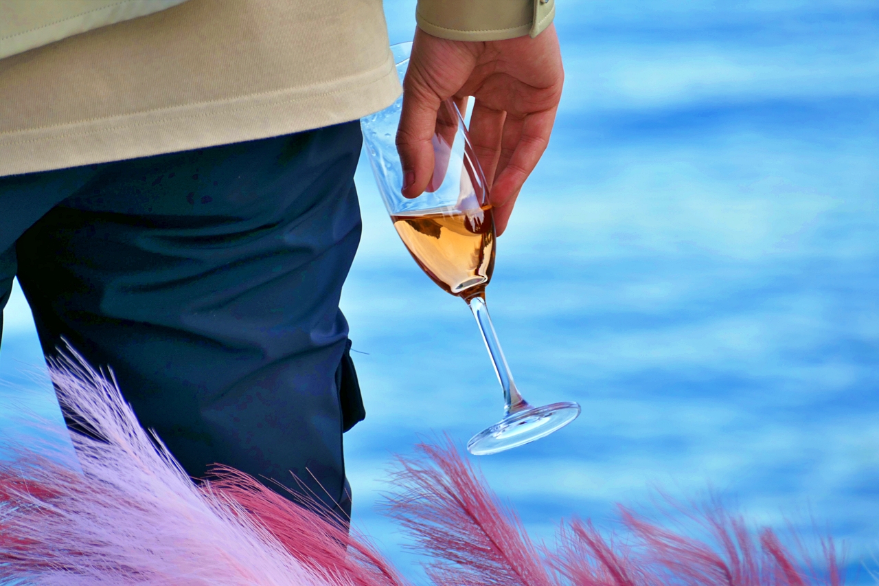mariage flute champagne fiancé plage